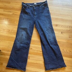 Mother The Hustler Roller Sneak Jeans in size 32